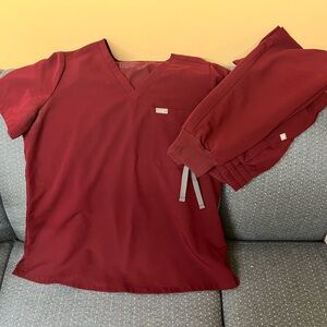 FIGS scrub set  Burgundy  EUC